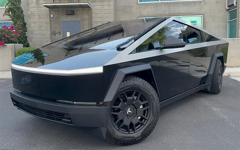 Black Cybertruck