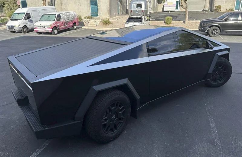 Black Cybertruck